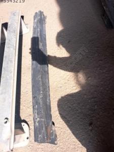 Golf 5 Arka tampon demiri
