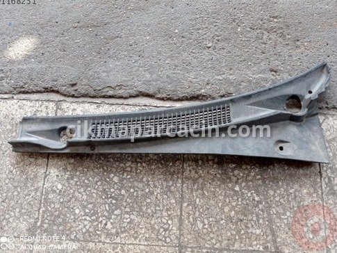 Hyundai Accent Ön Cam Izgarası çıkma parça