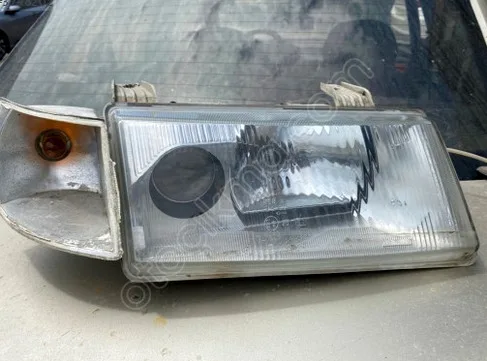 Lada Vega Sağ Ön Far çıkma parça - ATİOĞLU OTO ÇIKMA SAKARYA