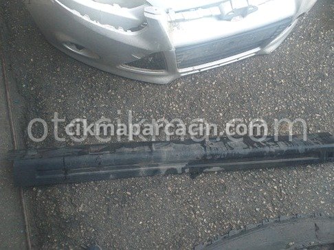 Land Rover Range Rover Marşpiyel Sacı çıkma parça