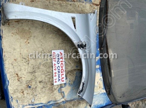 Renault Megane Sağ Ön Çamurluk çıkma parça