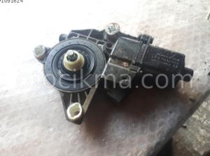 Mercedes c180. w204 sol on kapi cam motoru cikma