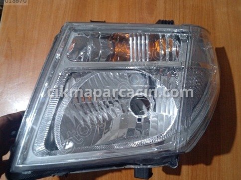 Nissan Navara Sol Ön Far çıkma parça