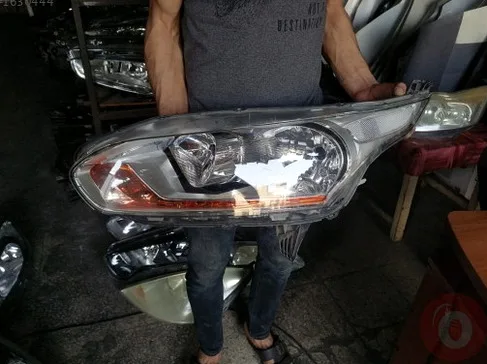 Ford Tourneo Connect Sol Ön Far çıkma parça