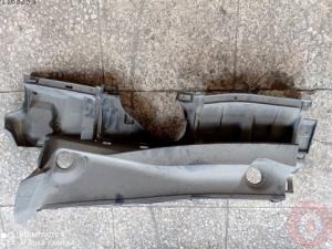 Toyota Corolla sol ön cam ızgarası