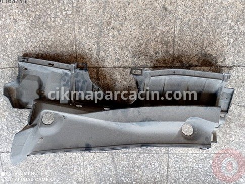Toyota Corolla Ön Cam Izgarası çıkma parça