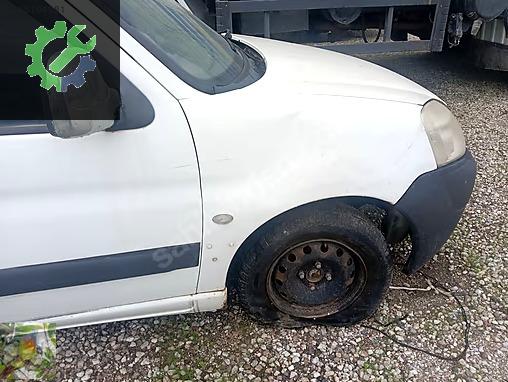 Citroen Berlingo Çamurluk (Ön) çıkma parça