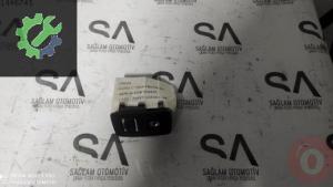 7M5T-19A164-AA FORD C-MAX-FİESTA-KA ÇIKMA AUX VW USB SOKETİ