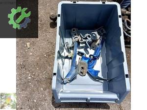 94 2000 Toyota RAV4 kaput menteşesi