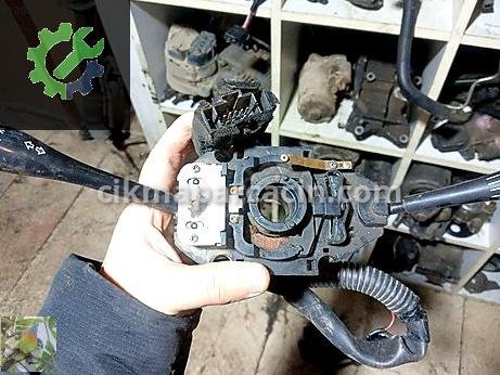 Mitsubishi L300 Sinyal Kolu çıkma parça