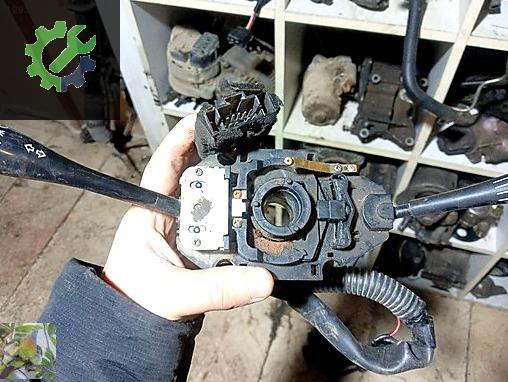 Mitsubishi L200 Sinyal Kolu çıkma parça
