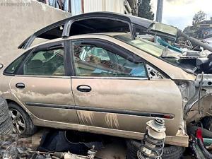RENAULT MEGANE 1 SAĞ ÖN KAPI ORJİNAL ÇIKMA PARÇA