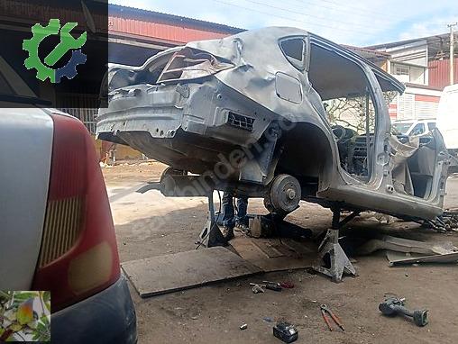 Renault Clio Arka Dingil çıkma parça