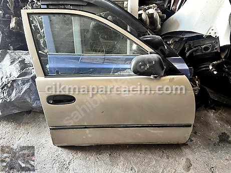 Toyota Corolla Kapı (Ön Sağ) çıkma parça