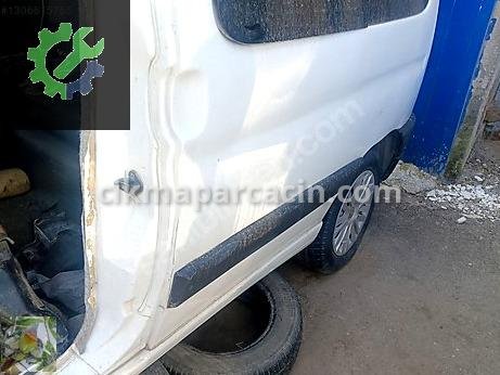 Citroen Berlingo Çamurluk (Ön) çıkma parça