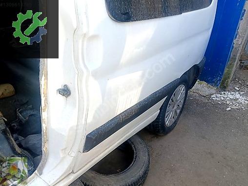 Citroen Berlingo Çamurluk (Ön) çıkma parça