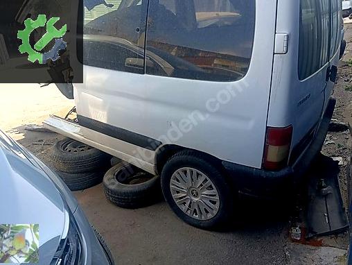 Citroen Berlingo Çamurluk (Ön) çıkma parça