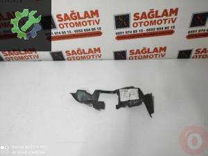 AUDİ A3 2013 ÇIKMA SAĞ RADYATÖR BRAKETİ OEM; 8V0121284