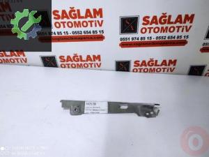 AUDİ A3 2013 ÜSTÜ SAĞ ÖN ÇAMURLUK BRAKETİ OEM; 8V5821468B