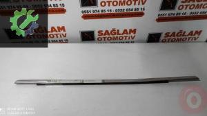 AUDİ A4 2015 ÜSTÜ SOL ARKA CAM ÇİTASI NİKELAJLI 8W0853764