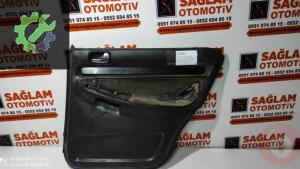 AUDİ A4 B5 95-01 ÇIKMA SAĞ ARKA KAPI DÖŞEMESİ OEM; 8D5867306