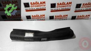 AUDİ A4 ÇIKMA BAĞAJ KİLİT KAPLAMASI OEM; 8K5863471
