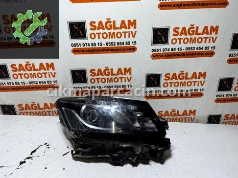 Audi Q5 Sağ Ön Far çıkma parça