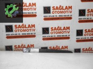 Clio-3 Renault Sağ Arka Kapı Çıtası 8200289924 OEM 8200289924