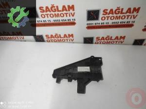 LAND ROVER FREELANDER 2007 SOL ÖN FAR BRAKETİ OEM; 6H52-13D0
