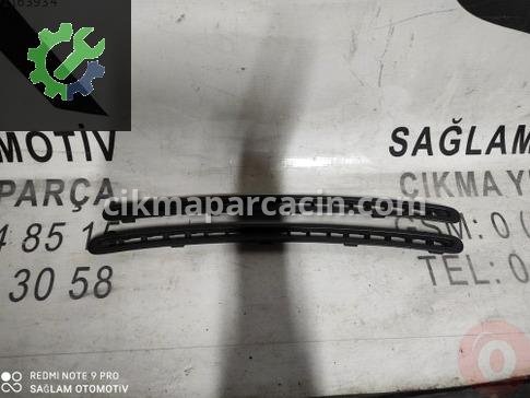 Mazda 626 Ön Cam Izgarası çıkma parça