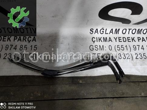 Mercedes-Benz SL Silecek Kolu çıkma parça