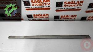 MERCEDES W211 ÇIKMA SOL ÖN KAPI ÇİTASI OEM; A2116901962