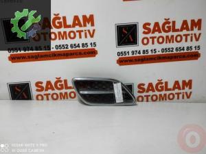 NİSSAN PRİMERA P10 97-01 SAĞ ÖN SİS IZGARASI OEM; 623209F5