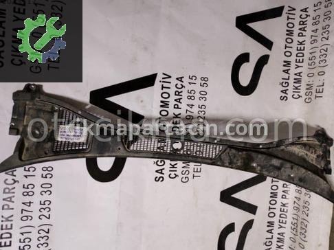 Toyota Avensis Ön Cam Izgarası çıkma parça
