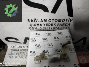 OEM; 8V5839067 AUDİ A3 ÇIKMA SOL ARKA KAPI KOLU BRAKETİ