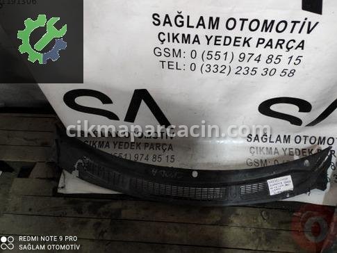 Skoda Fabia Ön Cam Izgarası çıkma parça