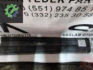 OEM;5N0854940A VW TİGUAN 08-16 ÇIKMA SAĞ ÖN KAPI PAKOSU