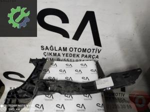 OEM;7L6807184D VW TOUAREG 03-10 ÇIKMA SAĞ ÖN TAMPON BRAKETİ