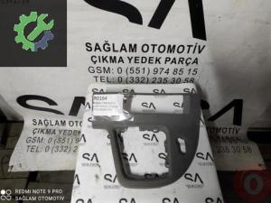 OEM8200837875 RENAULT KANGOO-3 ÇIKMA VİTES KONSOL ÇERÇEVESİ