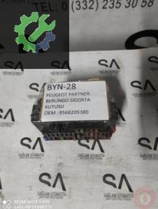 OEM9568205380 PEUGEOT PARTNER-BERLİNGO ÇIKMA SİGORTA KUTUSU