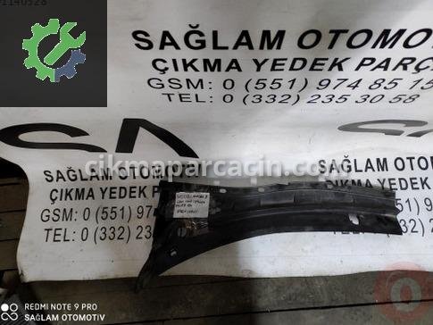 Mazda 3 Ön Cam Izgarası çıkma parça