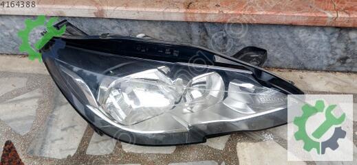 Peugeot 308 Sağ Ön Far çıkma parça