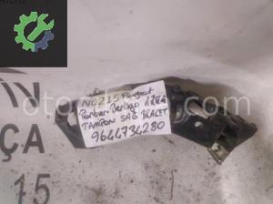 PEUGEOT PARTNER – BERLİNGO ARKA TAMPON SAĞ BRAKET OEM; 96447