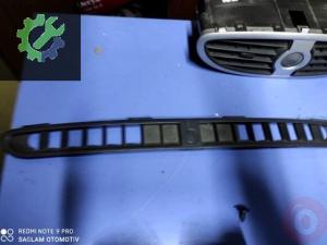 RENAULT CLİO-3 ÇIKMA GÖGÜS ÖNÜ HAVALANDIRMA ÇITASI