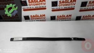 RENAULT CLİO-3 ÇIKMA SAĞ ÖN KAPI BANDI OEM; 8200289913