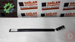 RENAULT CLİO-3 ÇIKMA SAĞ ÖN KAPI ÇİTASI OEM; 8200289909