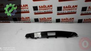 RENAULT CLİO-SYMBOL ARKA TAMPON ORTA BANDI OEM; 8200136893