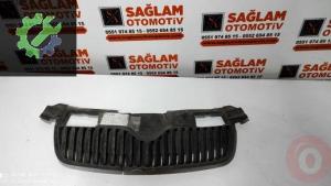 SKODA FABİA 2008 ÇIKMA ÖN PANJUR OEM; 5J0853668