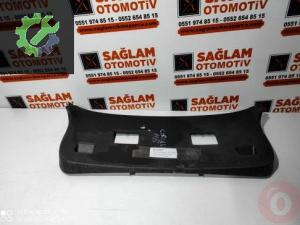 TOYOTA COROLLA 02-06 ARKA BAGAJ KAPLAMASI OEM; 67750-13090