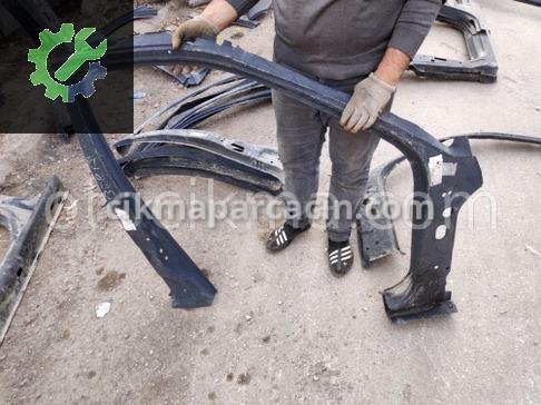 Volkswagen Bora Arka Çamurluk çıkma parça